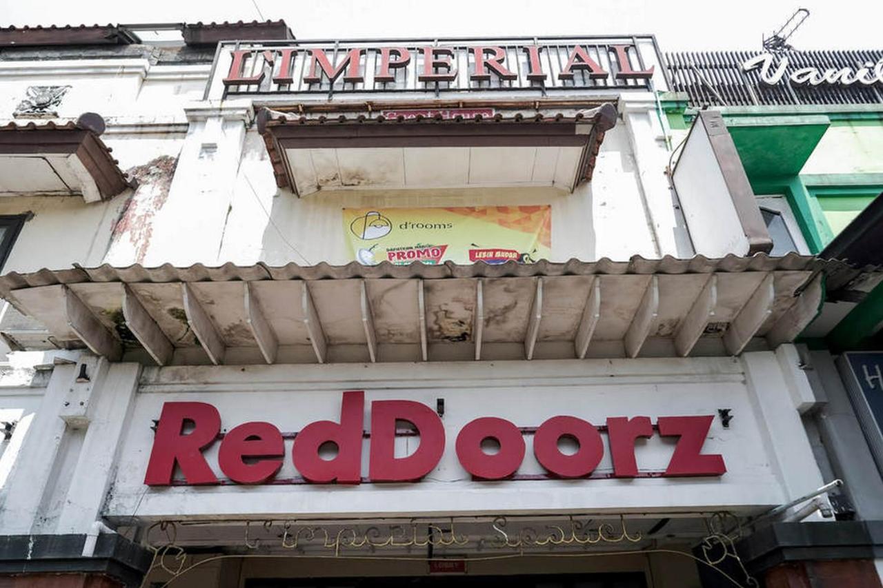 Hotel Reddoorz Near Waterboom Lippo Cikarang Exterior foto